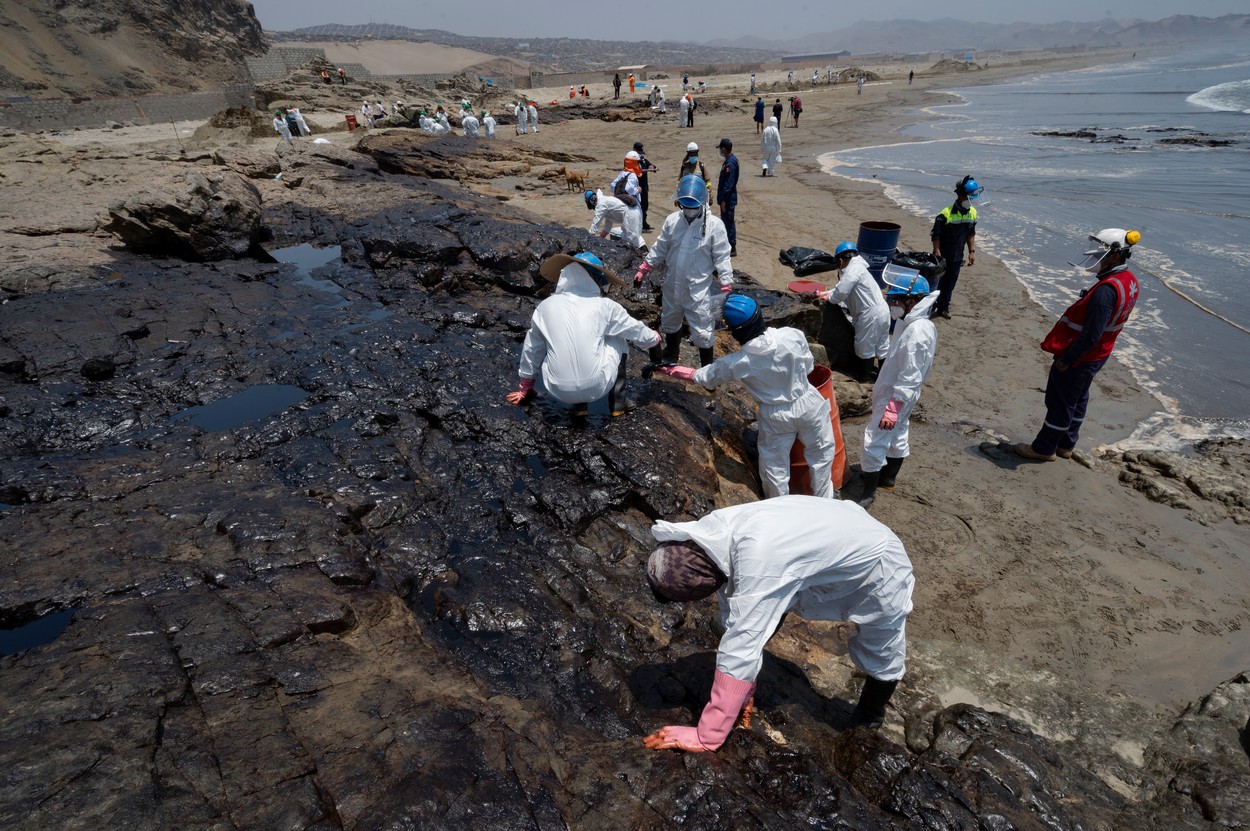 Deversare cu petrol în Peru din cauza valurilor provocate de erupția vulcanului din Tonga