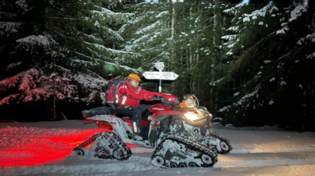 Un turist polonez s-a accidentat în Munții Parâng în timpul unei drumeții cu snowmobilul. Salvamontiștii au plecat în căutarea lui