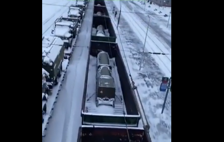Trenurile Apocalipsei: Ruşii au adus la graniţa cu Ucraina zeci de rachete Iskander, care pot avea inclusiv încărcătură nucleară