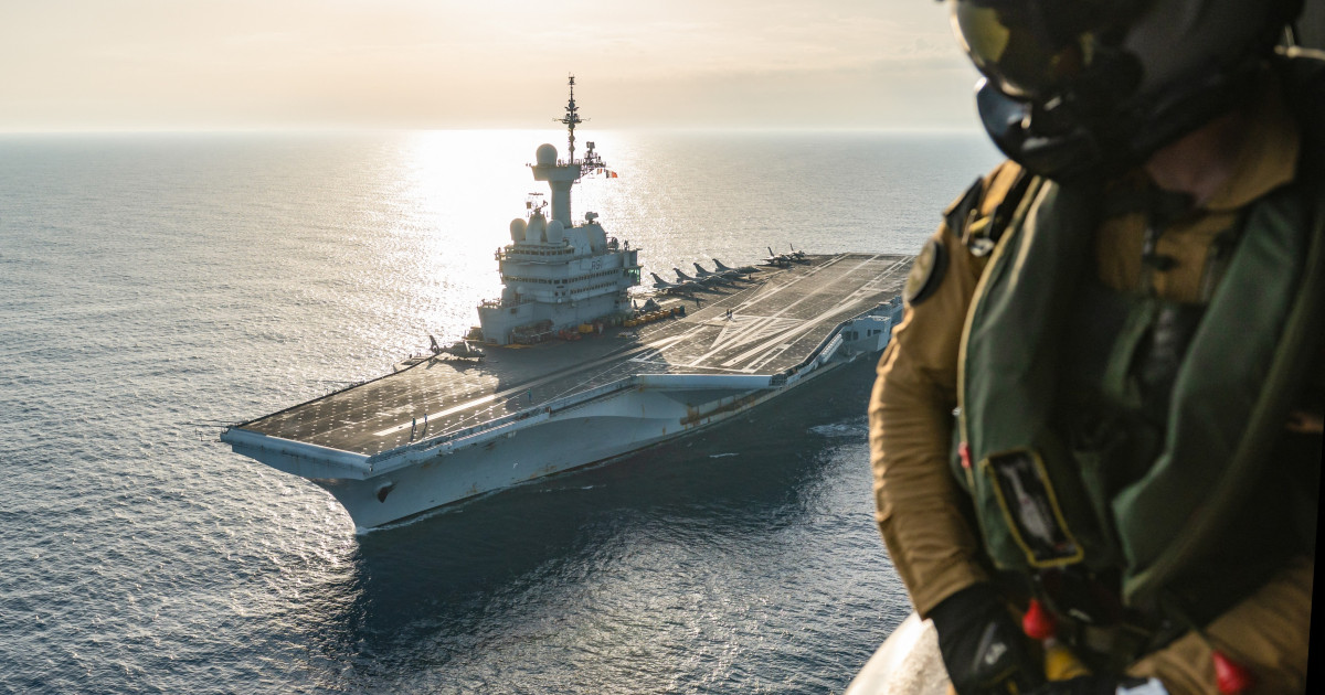 Franța trimite portavionul Charles de Gaulle în Mediterană