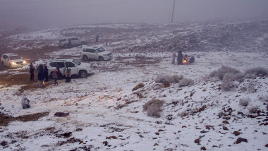 Zăpadă în deșertul arab.
