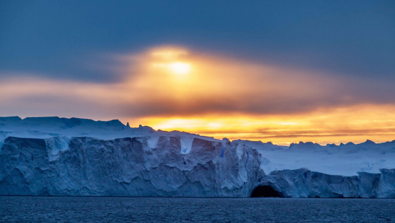 canion glaciar in antarctica