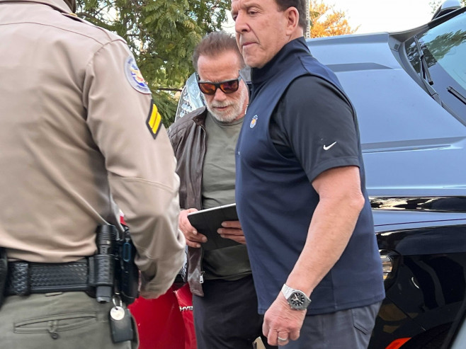 *PREMIUM-EXCLUSIVE* Arnold Schwarzenegger Involved in Bad Car Accident with Injuries