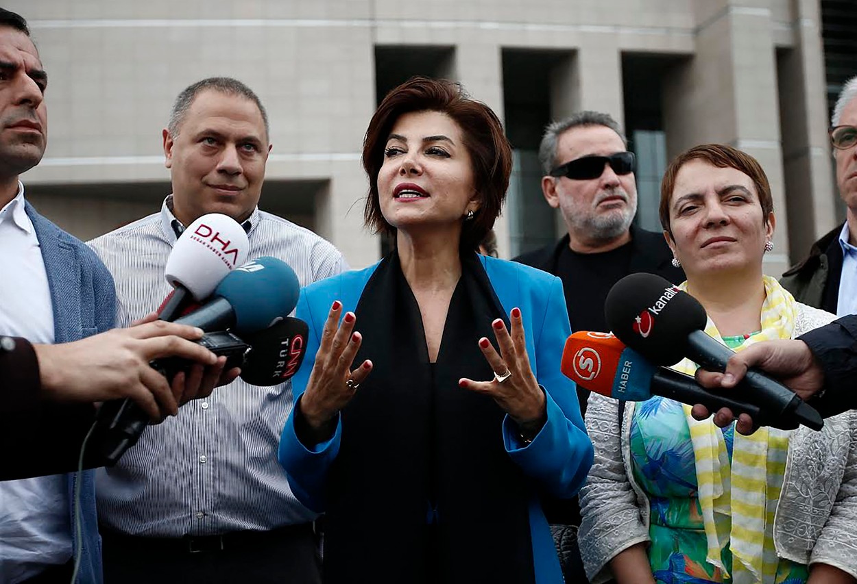 O cunoscută jurnalistă din Turcia, arestată după ce a folosit un proverb la TV. Acuzația: insultă la adresa președintelui Erdogan