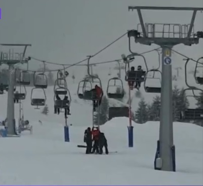 30 de turiști au rămas blocați în telescaun la Straja