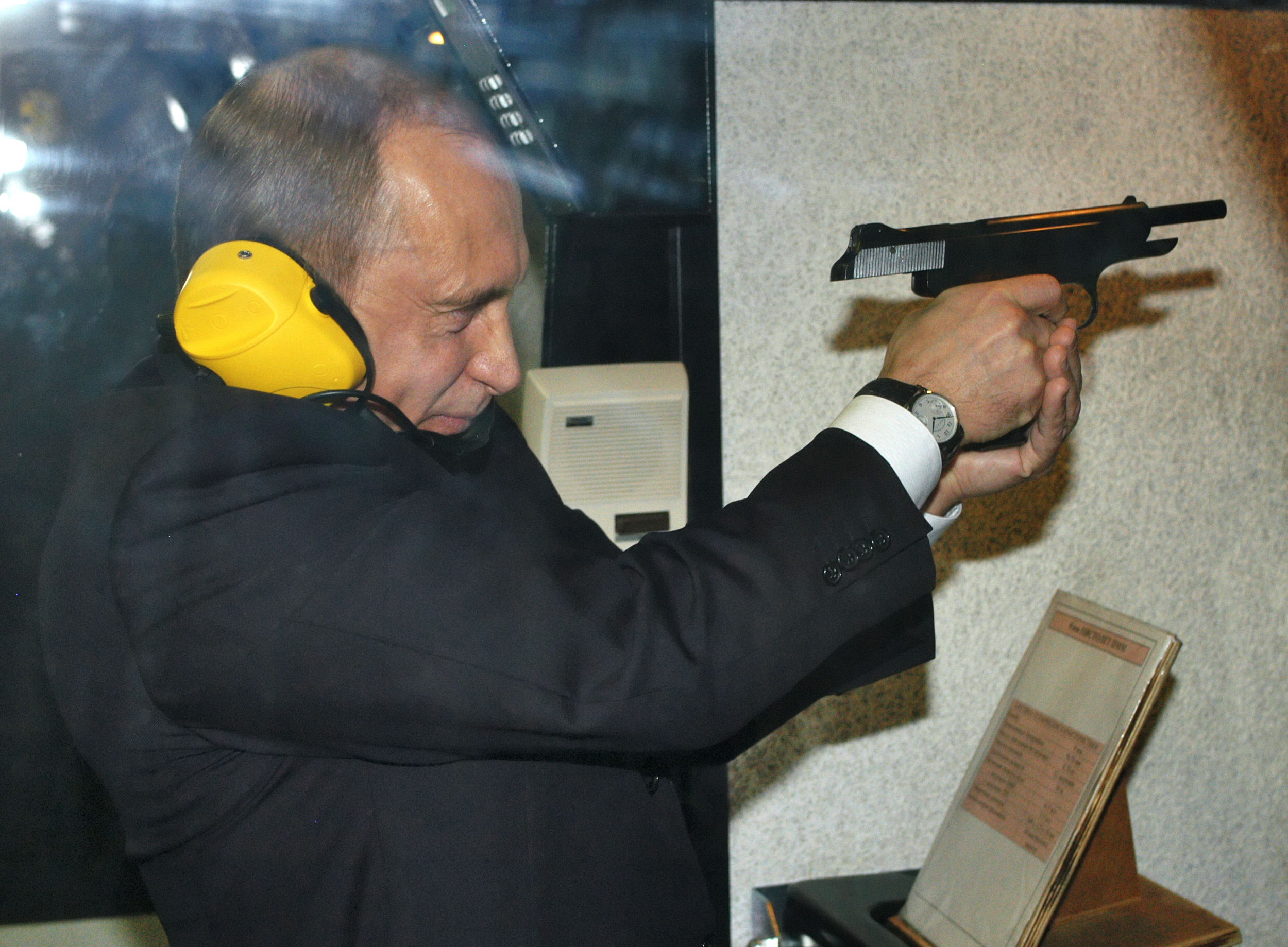 Ruleta rusească a lui Vladimir Putin. O treime din „forţa de reacţie rapidă” a Rusiei e masată la graniţa cu Ucraina