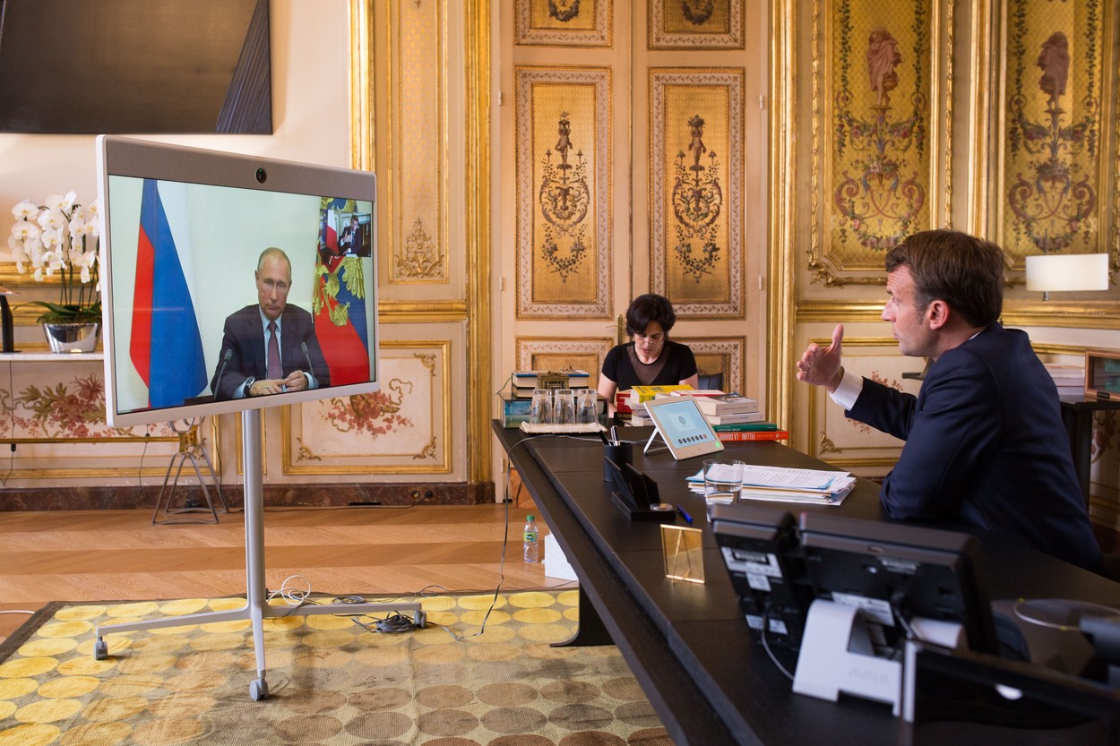 Emmanuel Macron a vorbit la telefon cu Vladimir Putin despre garanțiile de securitate pe care le vrea Moscova