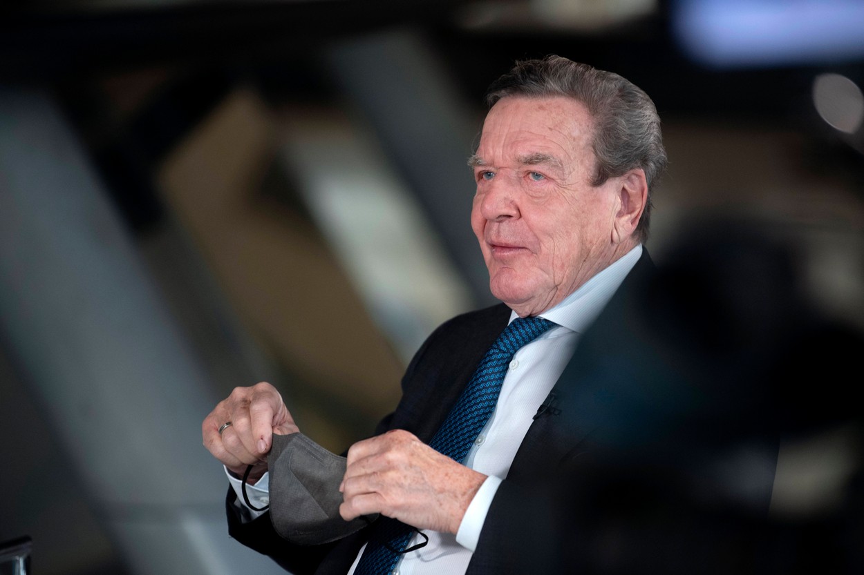 Fostul cancelar german Gerhard Schroeder, numit în conducerea Gazprom. El îl înlocuiește pe ginerele fostului președinte kazah