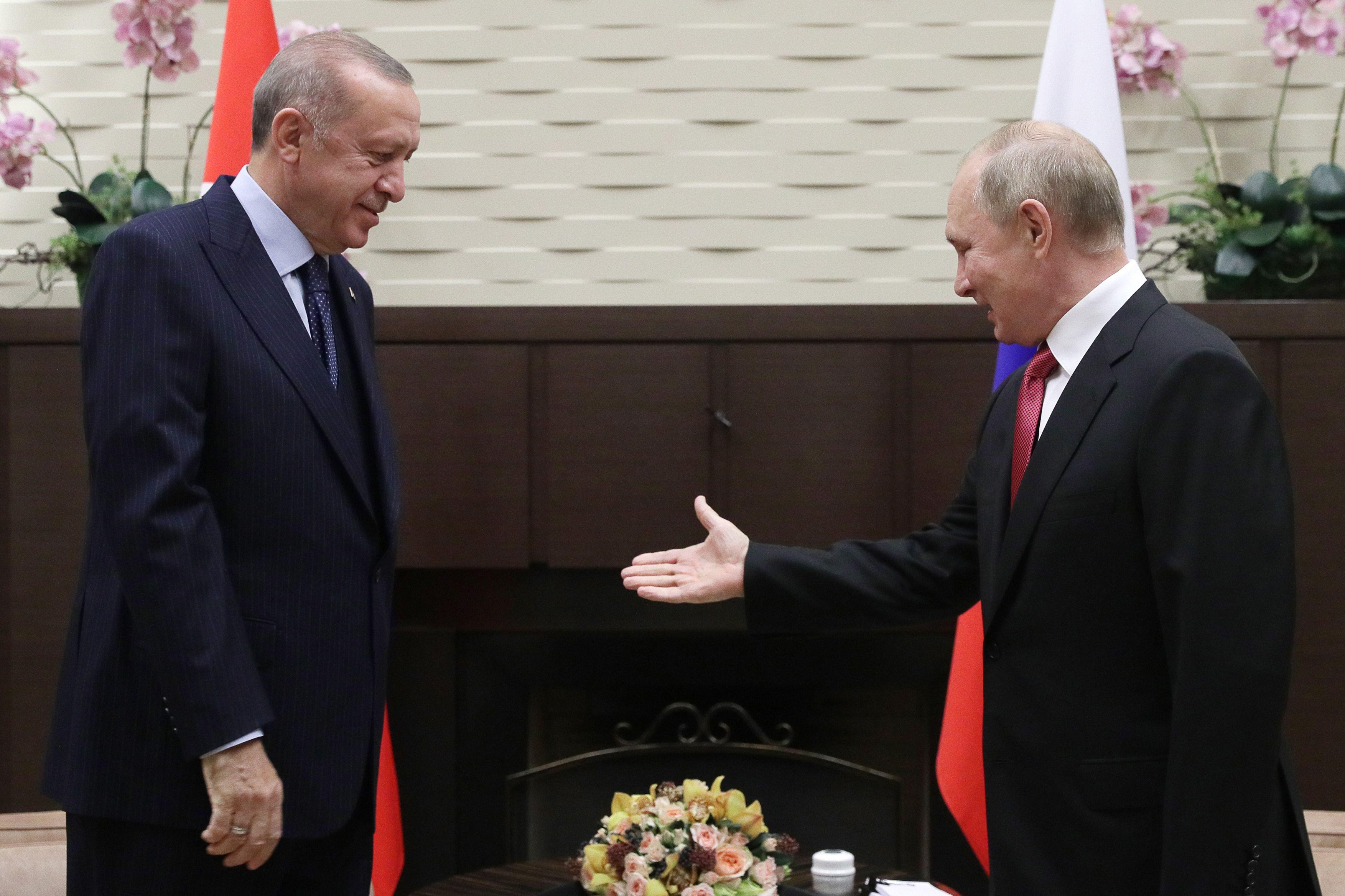 Echilibristica Turciei în relația cu Rusia și NATO. De ce prietenia dintre Erdogan și Putin stă „pe muchie de cuțit”