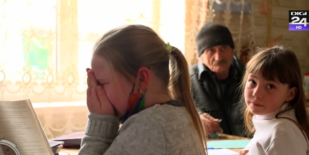Cum se trăiește în regiunile separatiste ale Ucrainei: „Urme de gloanțe. Vedeți, o parte din proiectil a rămas înțepenită aici”