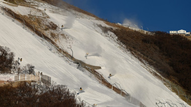 Tunuri cu zăpadă artificială, folosite pentru Jocurile Olimpice de iarnă de la Beijing.