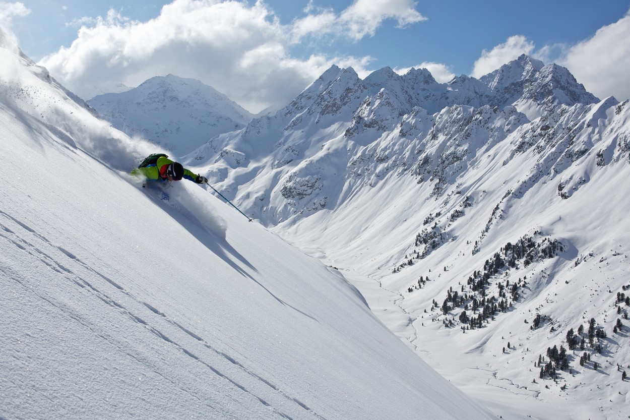 Trei avalanşe produse în Tirol, cea mai populară regiune de schi din Austria. Bilanțul a ajuns la opt morți