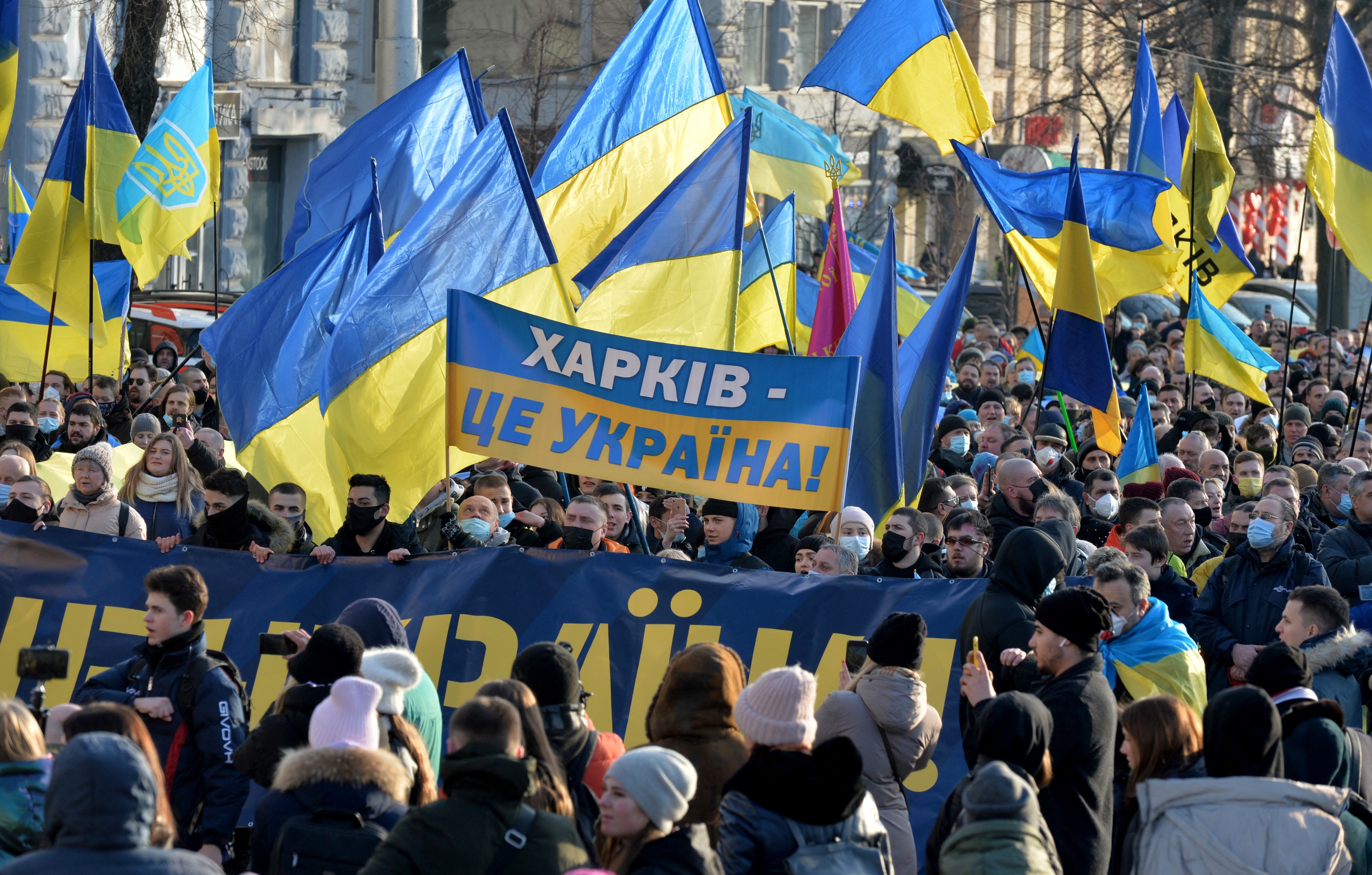 Mii de ucraineni din Harkov au protestat împotriva agresiunii Rusiei, după ce Zelenski a spus că orașul ar putea fi o țintă a Moscovei