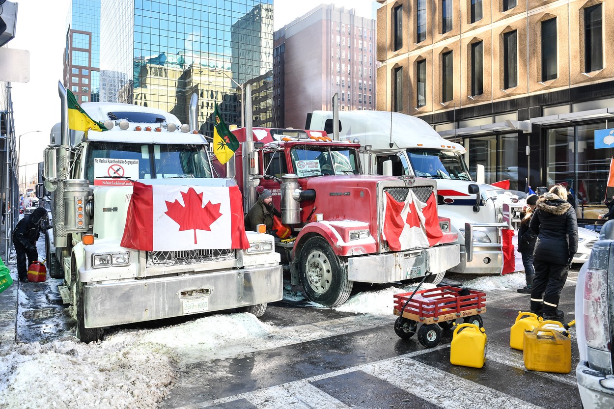 Dosare penale și arestări în Ottawa, unde camionagiii continuă să blocheze orașul. Nimeni nu știe când și cum se va încheia protestul