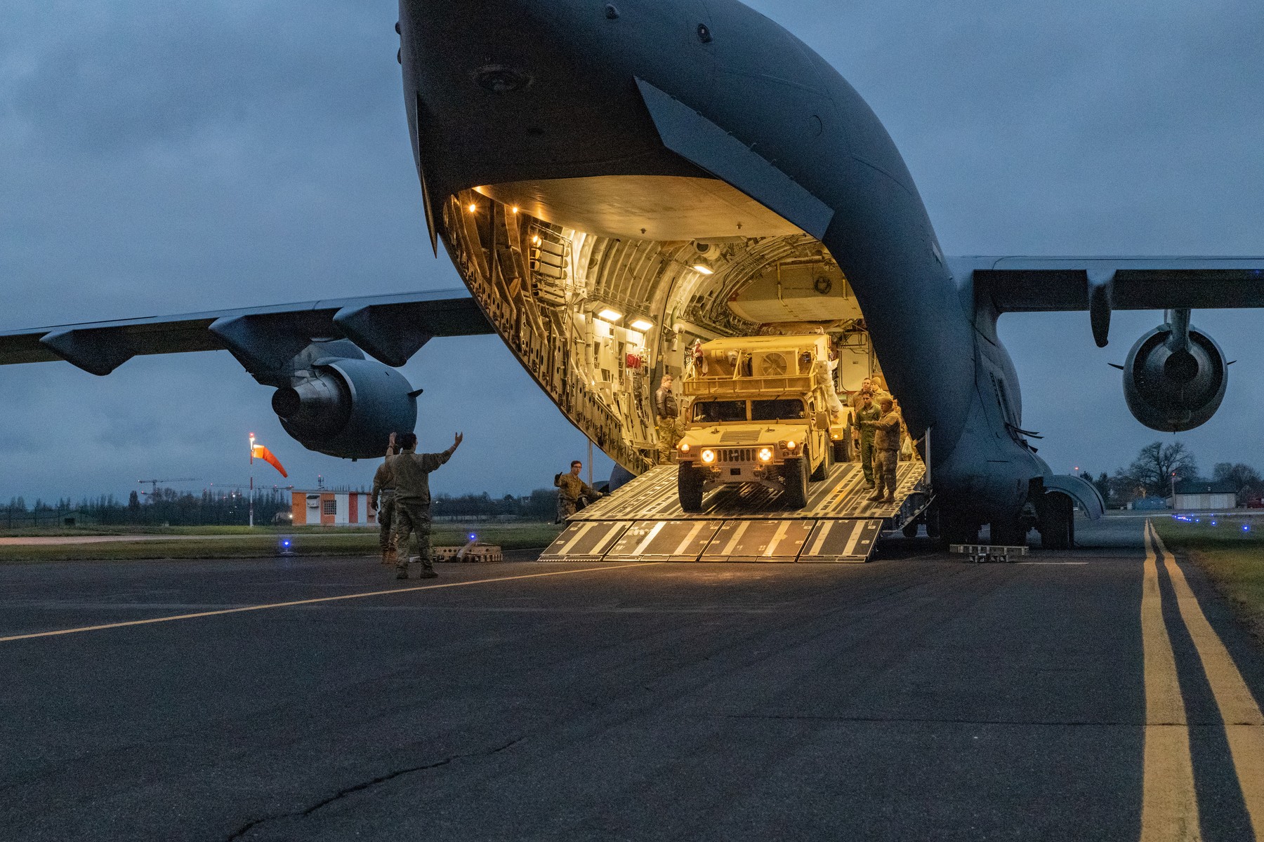 Germania, Olanda și Polonia vor să transporte mai repede trupe și arme către flancul estic NATO: "Avem nevoie de un Schengen militar"