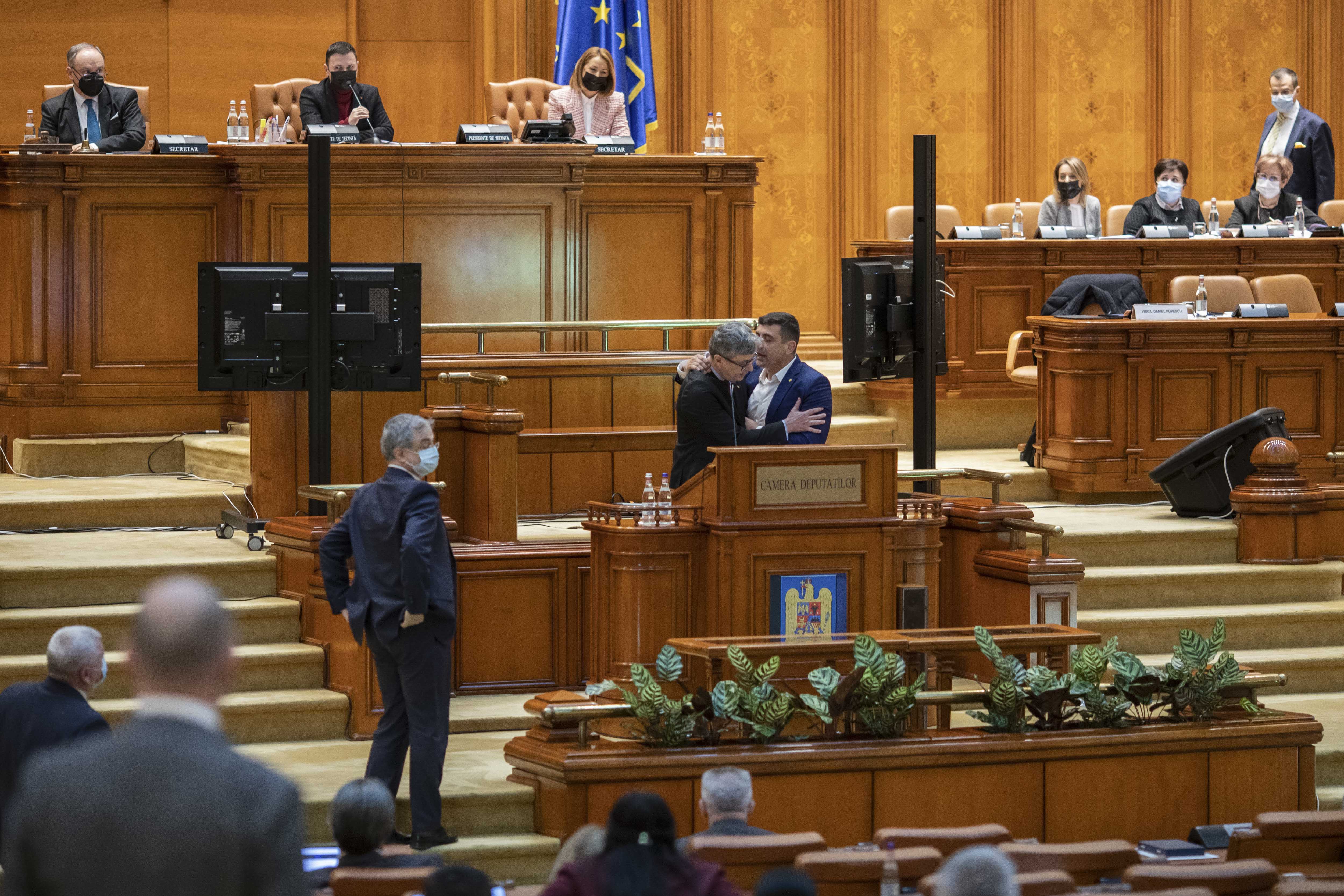 Virgil Popescu depune plângere penală împotriva lui George Simion. Parchetul General face verificări