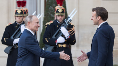 Vladimir Putin și Emmanuel Macron