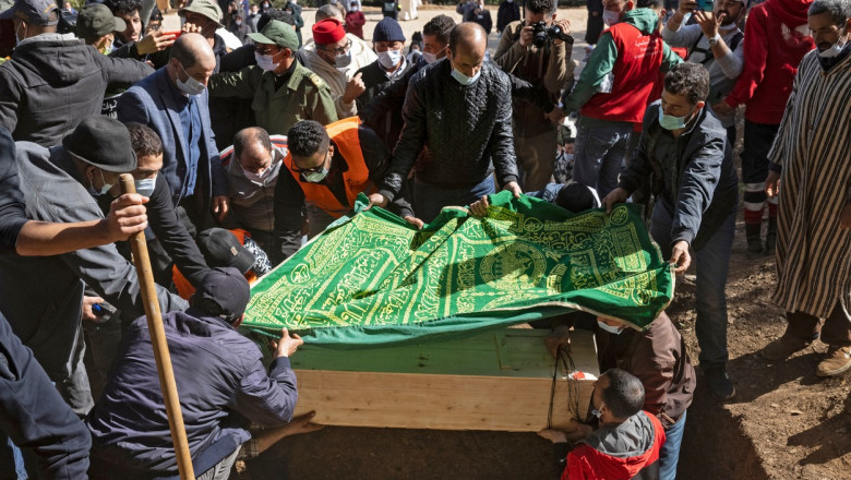 inmormantarea lui rayan copil cazut in fantana in maroc