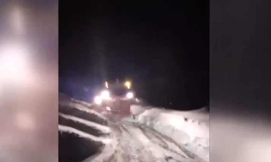 VIDEO. O avalanșă a blocat circulația pe un drum național din Bihor