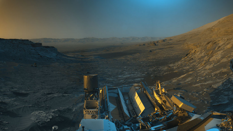 NASA`s Curiosity Rover Sends Picture Perfect Postcard From Mars