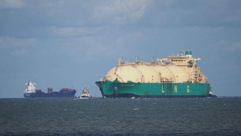 Sheerness, Kent, UK. 29th September, 2021. One of the huge ships that supply the UK with gas pictured arriving at Sheerness this afternoon. Ship 'LNG River Niger' arrived to berth at the National Grid's 'Grain LNG' facility on the Isle of Grain - Europe's