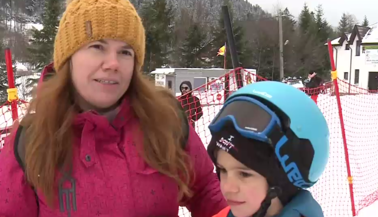 Petiție pentru reintroducerea vacanței intersemestriale: "Copiii trebuie aduși la munte să schieze, să se dea cu snowboardul"