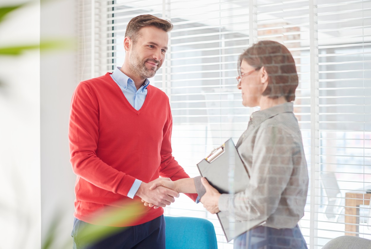 Firmele care angajează persoane de peste 30 ani, pentru a le califica, vor primi o subvenţie lunară de 2.250 lei/ ucenic