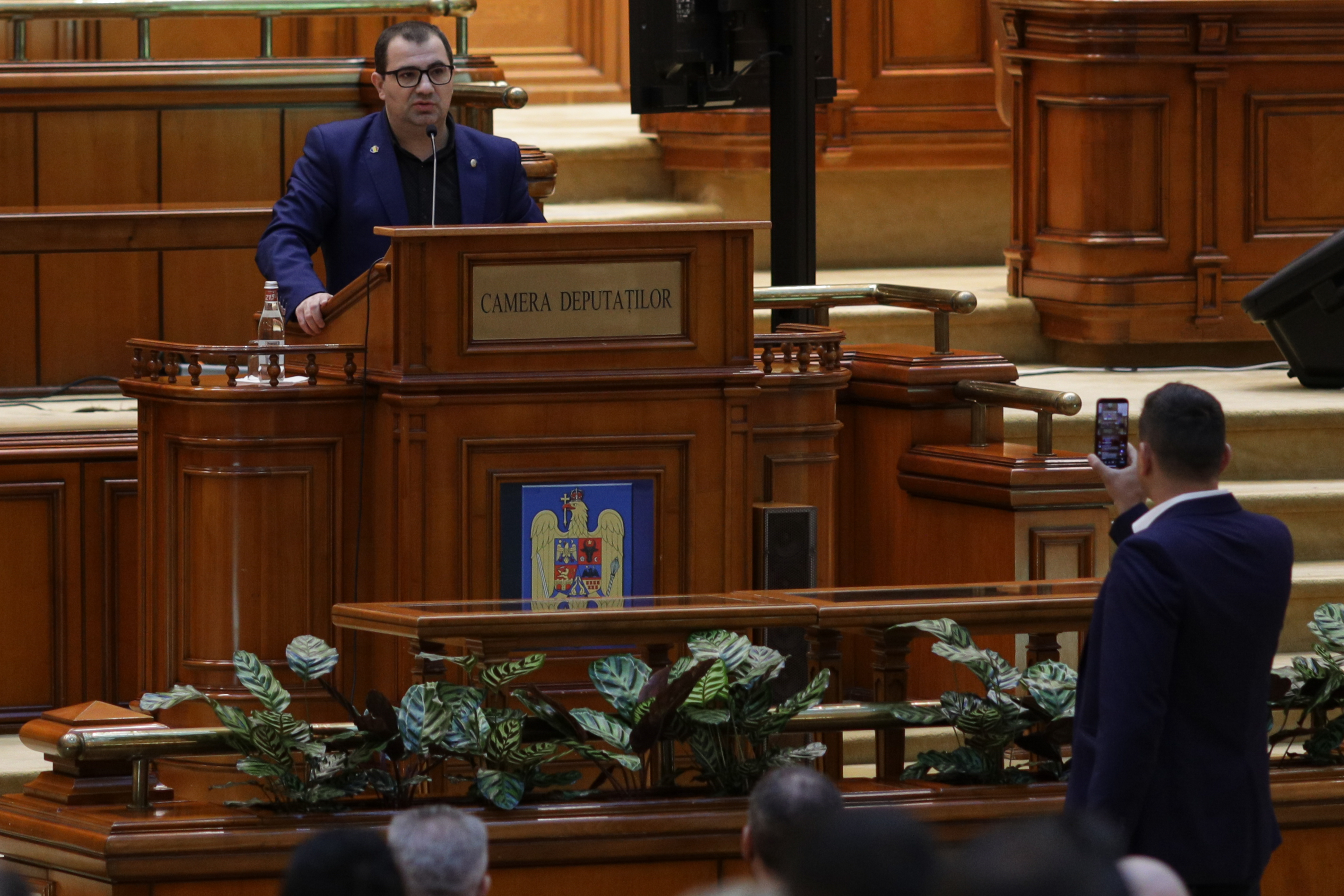 AUR provoacă un nou scandal în Parlament: deputatul Titi Stoica l-a numit „nazist” pe reprezentantul minorității germane