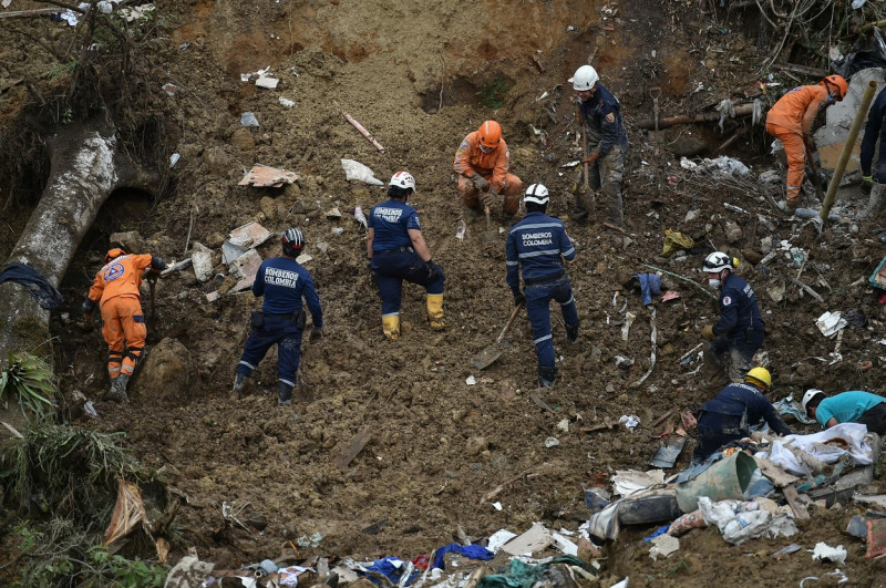 Cel puțin 14 persoane au murit în urma unei alunecări de teren din Columbia. „S-a prăbușit versantul peste case”