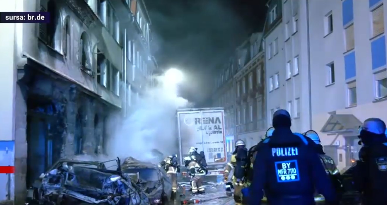 VIDEO. Haos în Germania din cauza unui șofer beat. TIR-ul pe care îl conducea a distrus 33 de mașini și a provocat un incendiu