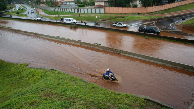 Brazil: Heavy rains cause floodings in Ribeirăo Preto