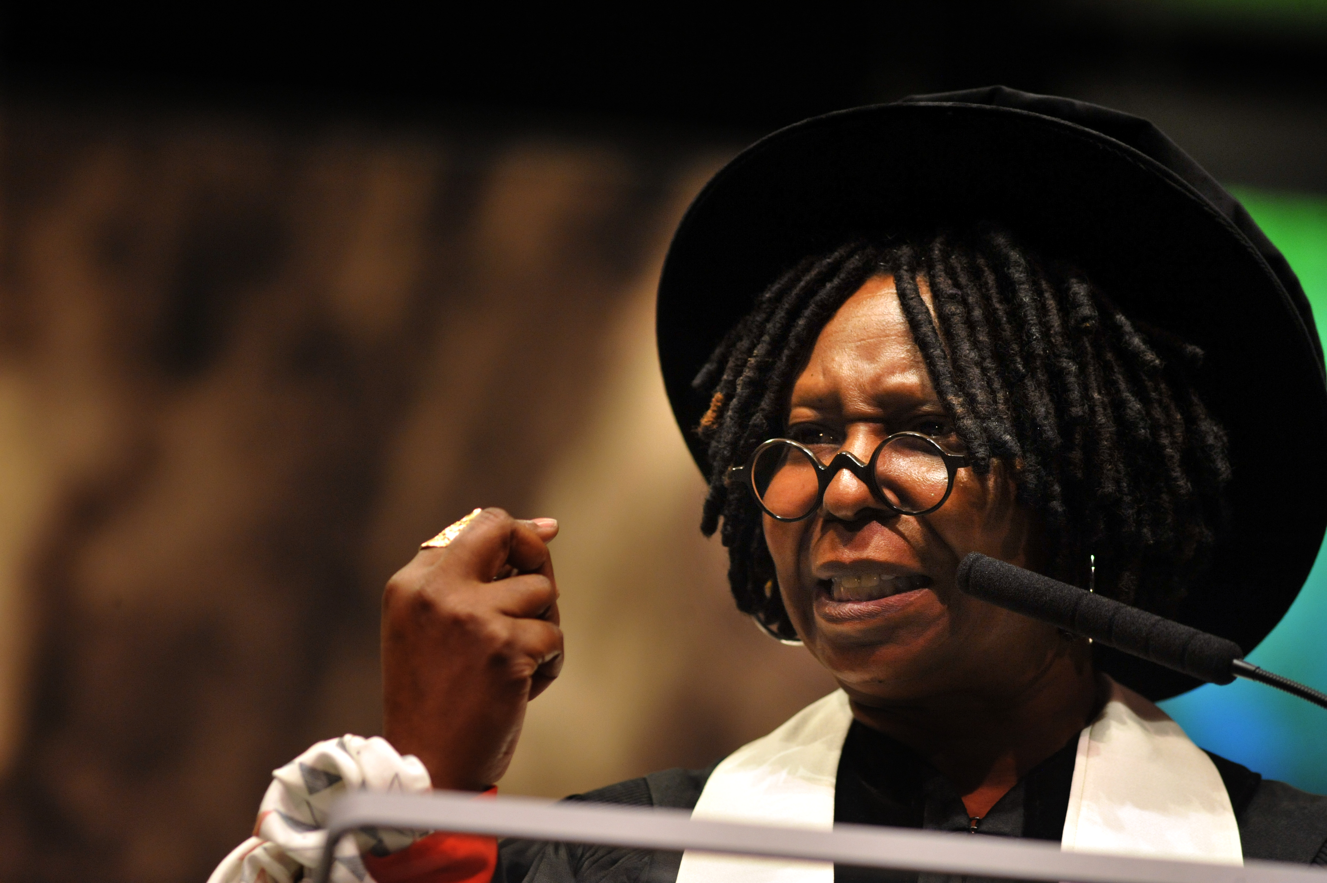 Whoopi Goldberg, suspendată două săptămâni de ABC News după ce a spus că Holocaustul "nu a fost despre rasă"