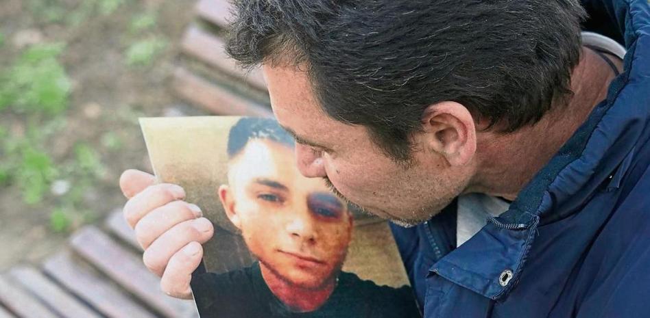 Alexandru, tânărul român care este de 6 luni în comă într-un spital din Spania după ce a fost bătut de 20 de indivizi