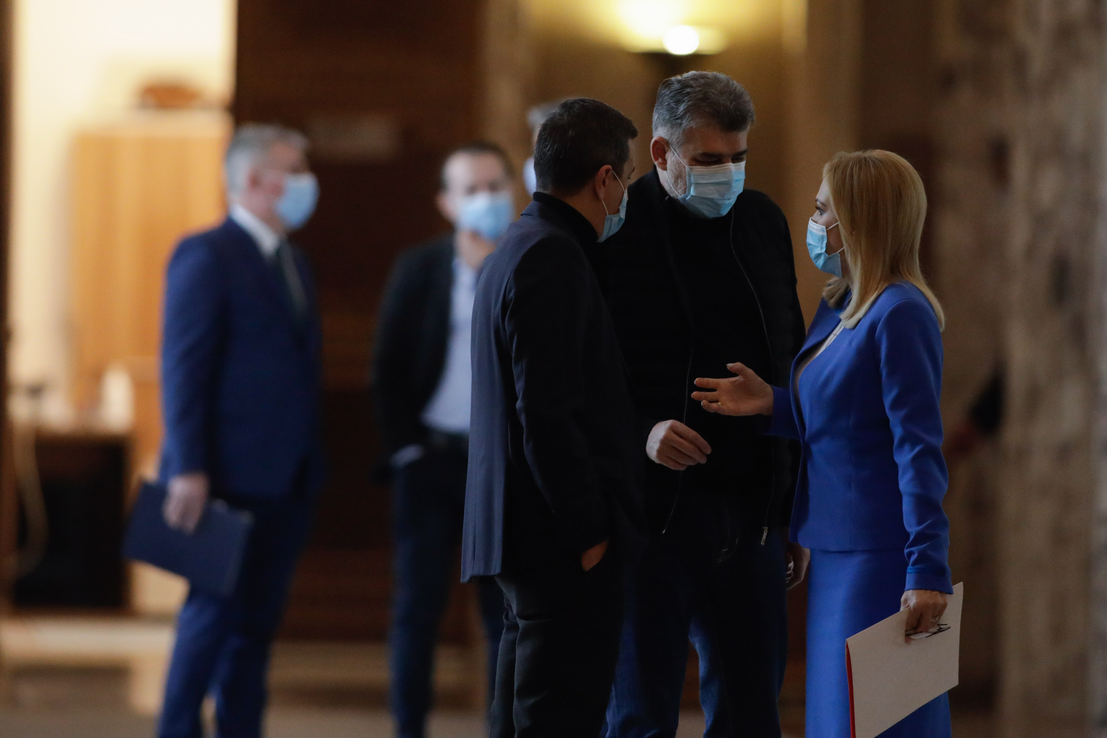 Surse: Liderii Coaliției discută marți despre pensii, plafonarea prețurilor la alimentele de bază și renegocierea PNRR