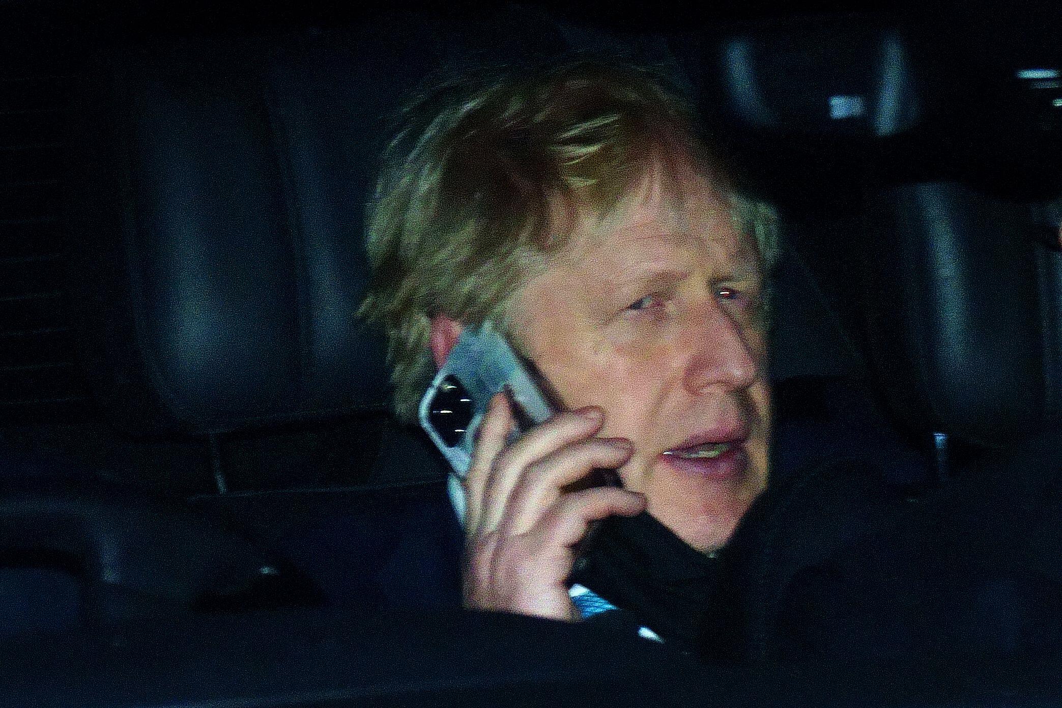 Boris Johnson și Vladimir Putin încearcă de două zile să vorbească la telefon