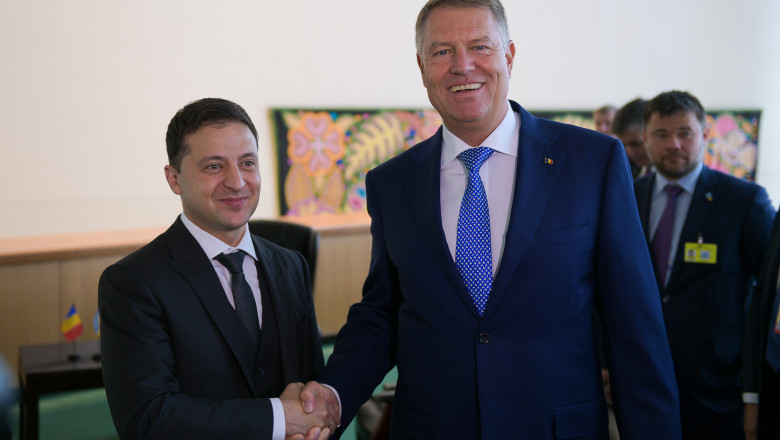Klaus Iohannis i-a cerut lui Volodimir Zelenski respectarea drepturilor românilor din Ucraina