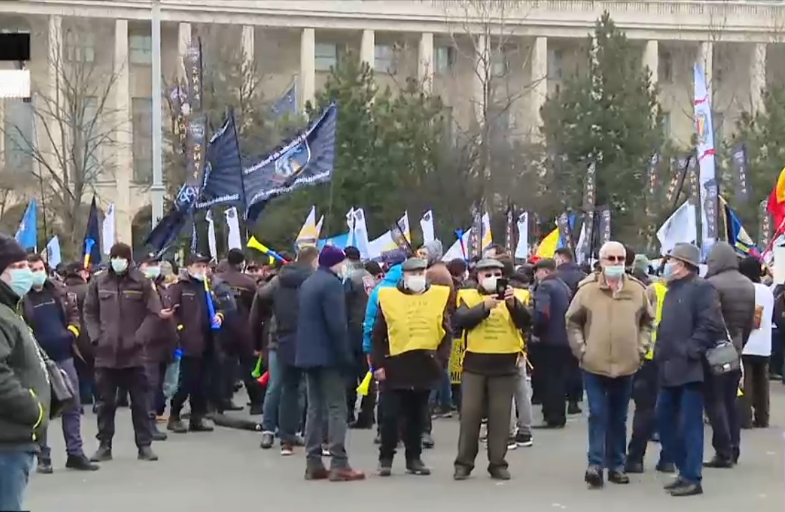 Peste 1.500 de polițiști din toată țara protestează în București