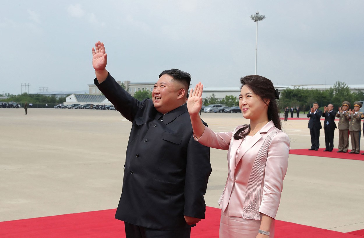 Soţia lui Kim Jong-un, prima apariție în public după cinci luni. Prima Doamnă a Coreei de Nord nu mai fusese văzută din septembrie
