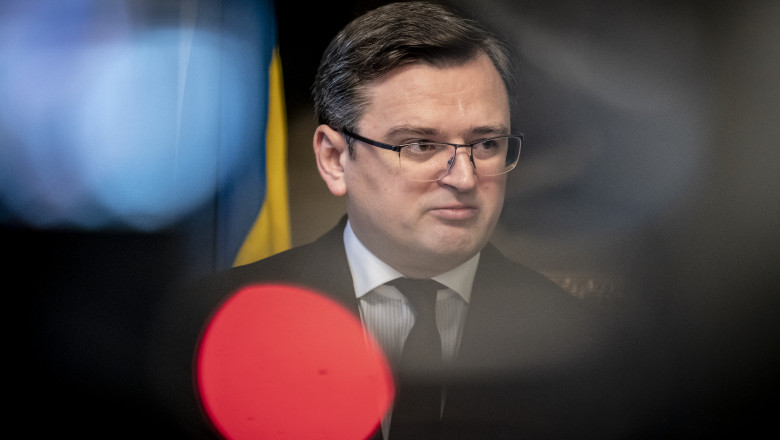 Ministrul ucrainean de Externe, Dmitro Kuleba, cu ochelari