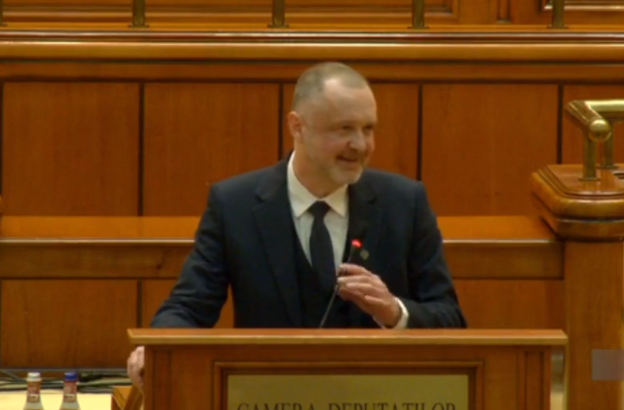 VIDEO. Hohote de râs în plenul Parlamentului, după ce Sorin Lavric a spus că AUR este un partid pro-european