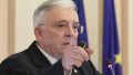 Mugur Isărescu face declarații.