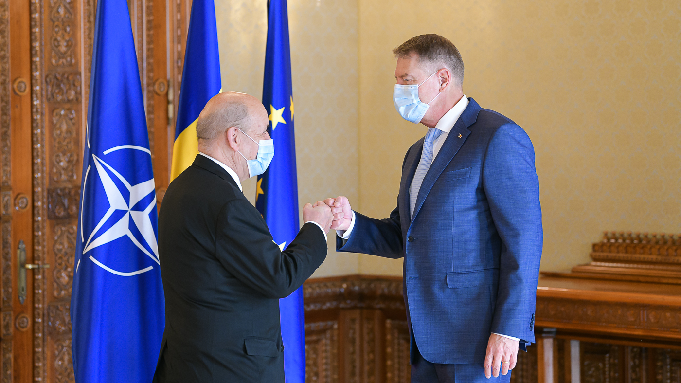 Klaus Iohannis a discutat cu ministrul francez de Externe despre situația din Ucraina și prezența militarilor francezi în România