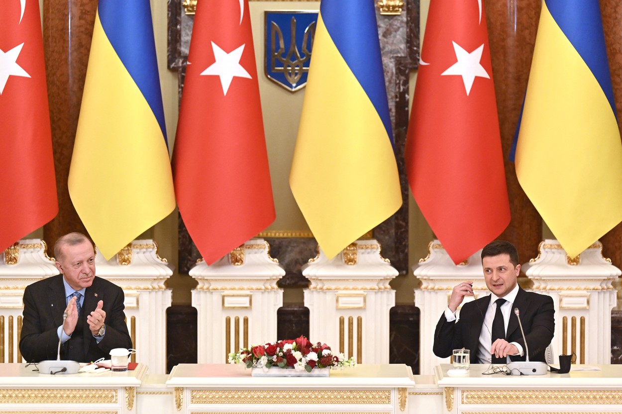 Recep Erdogan vrea să medieze conflictul dintre Ucraina și Rusia. Se află la Kiev și l-a invitat pe Putin în Turcia