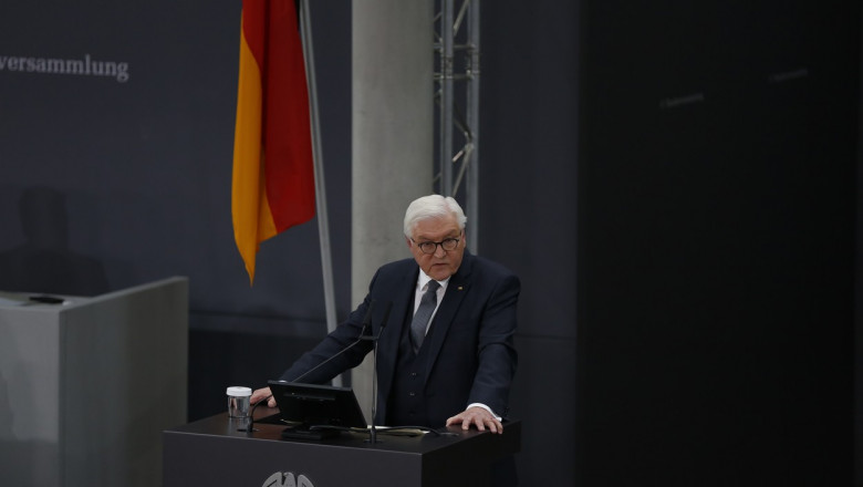 Frank-Walter Steinmeier vorbeste de la tribuna parlamentului german