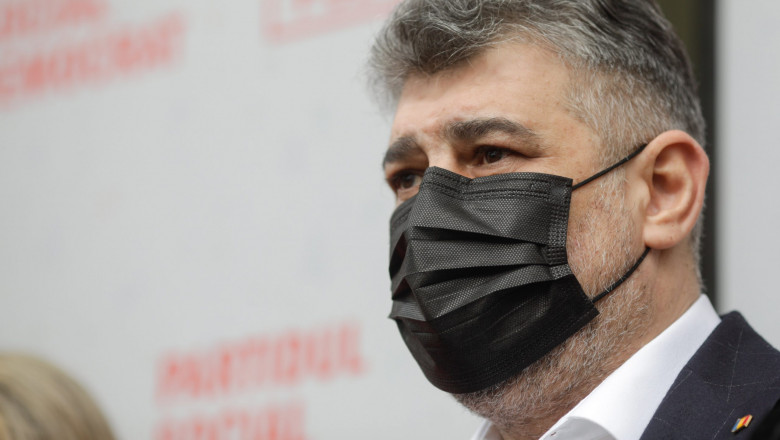 Marcel Ciolacu poartă mască de protecție și face declarații.