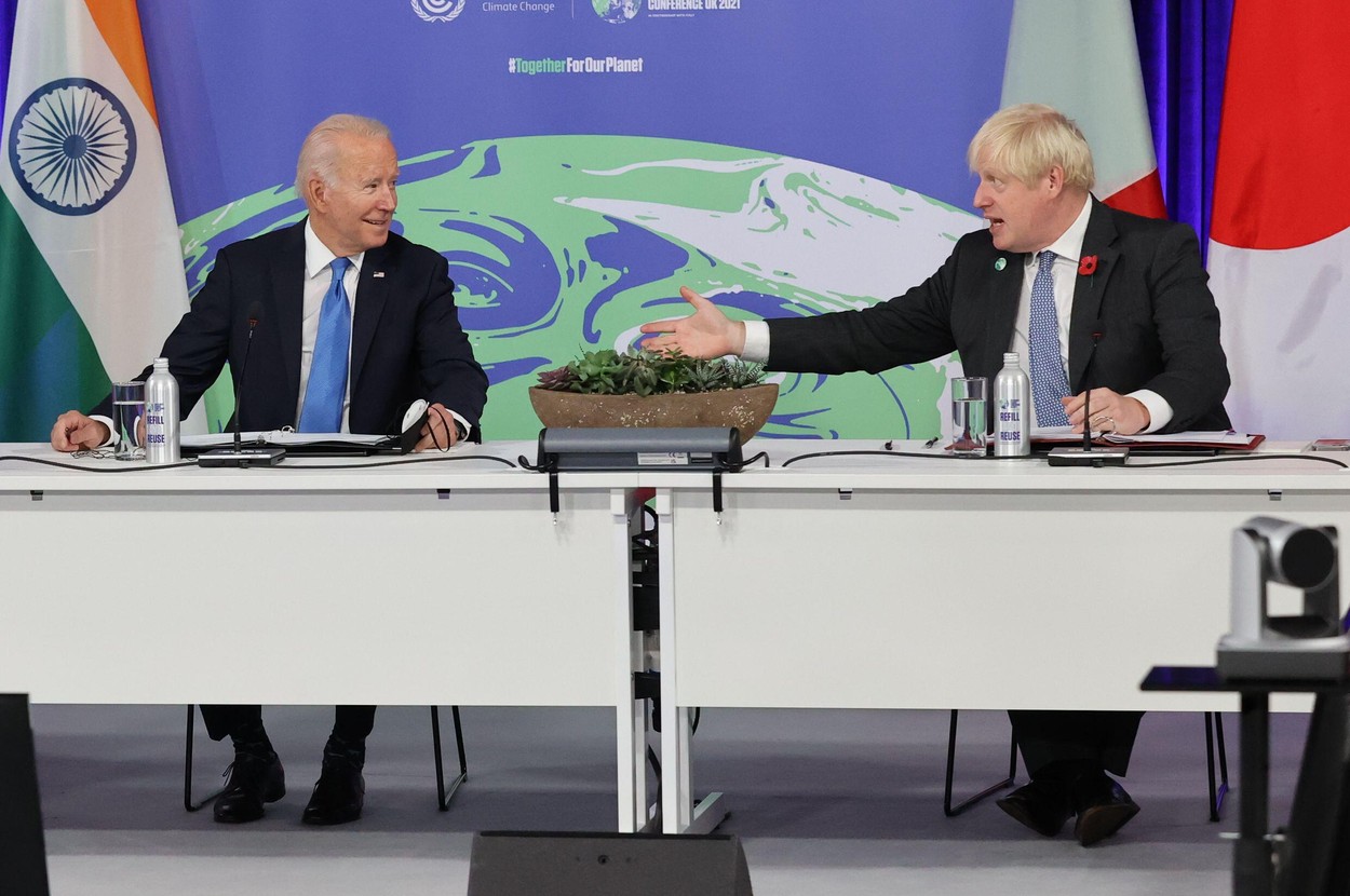 Joe Biden și Boris Johnson au vorbit 40 de minute la telefon despre criza din Ucraina