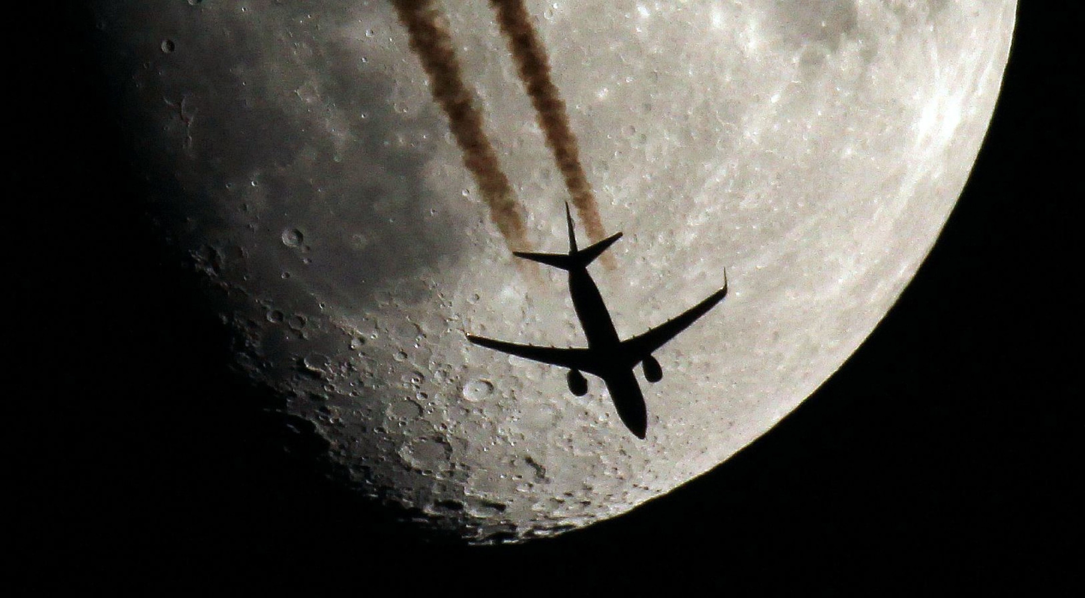 Astronomii s-au răzgândit: racheta care va lovi Luna nu e a lui Elon Musk: de fapt, e un rest de la o rachetă chinezească
