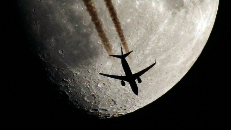 Plane passes in front of the moon, France - 09 May 2014