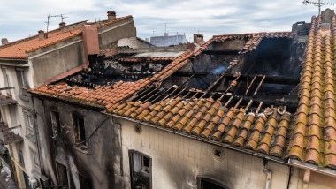 acoperis spulberat de suflul unei explozii urmate de incendiu