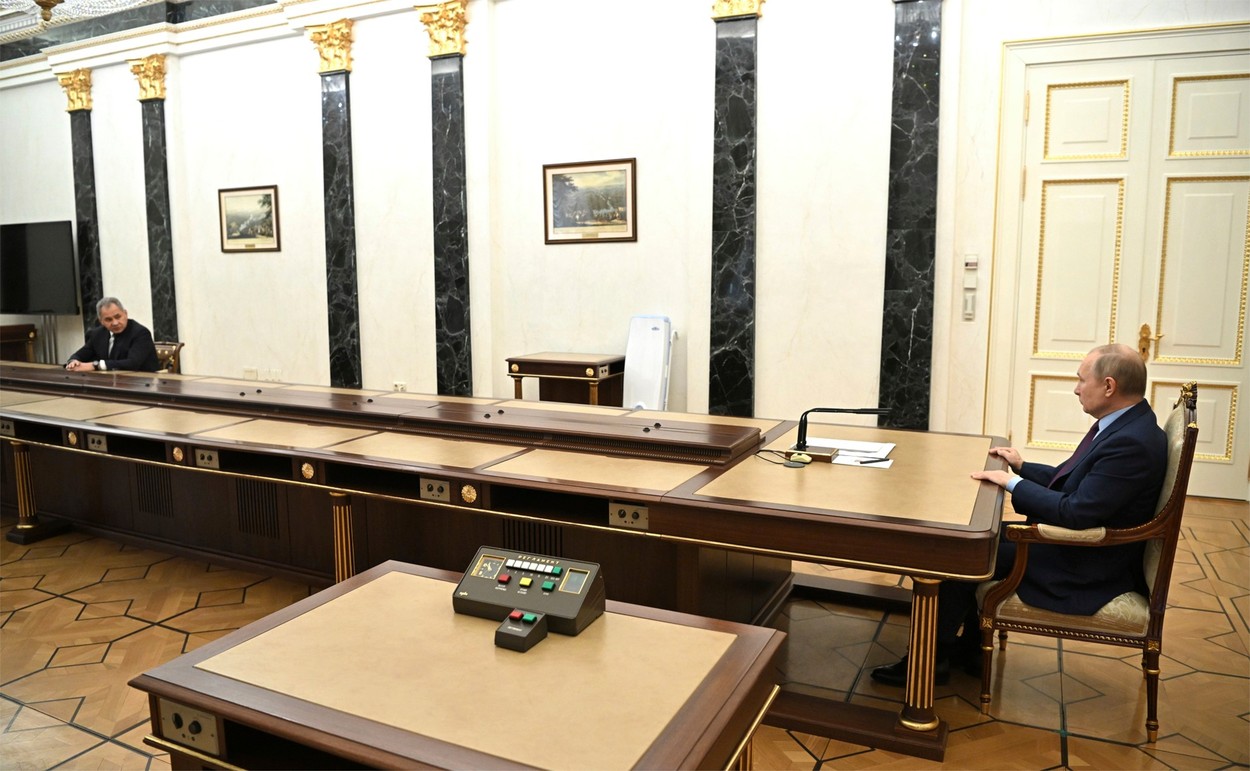 Fost agent KGB, despre fotografiile „bizare” cu Vladimir Putin: „Când te crezi cel mai deștept om din sală, te îndrepți spre eșec”